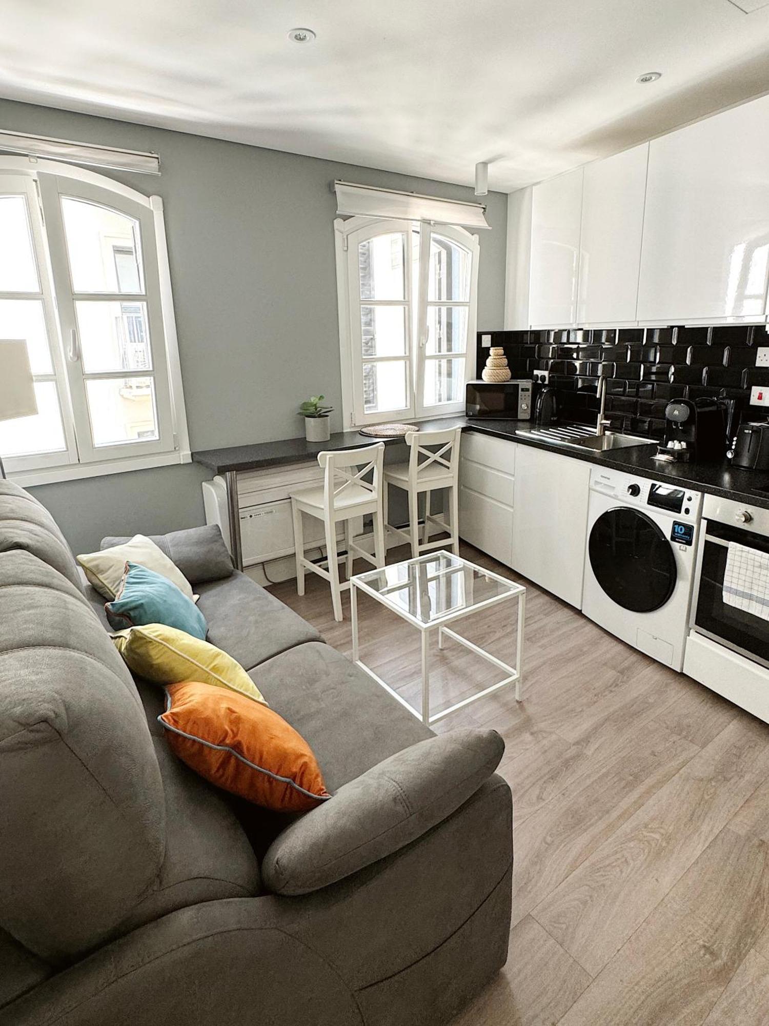 Fabulous City Centre Apartment - Grand Central House ジブラルタル エクステリア 写真
