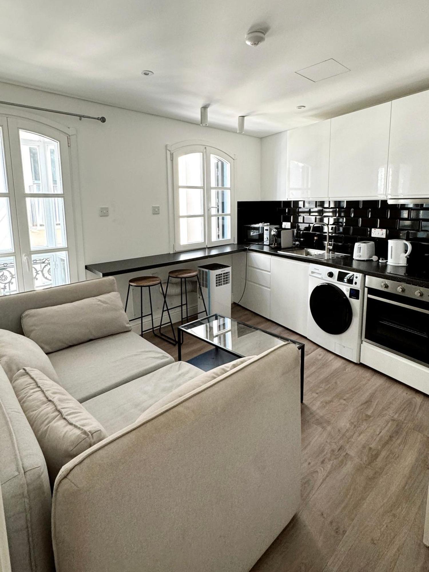 Fabulous City Centre Apartment - Grand Central House ジブラルタル エクステリア 写真