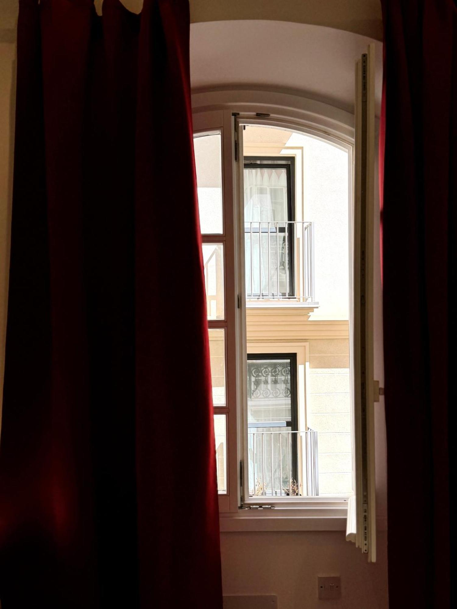 Fabulous City Centre Apartment - Grand Central House ジブラルタル エクステリア 写真