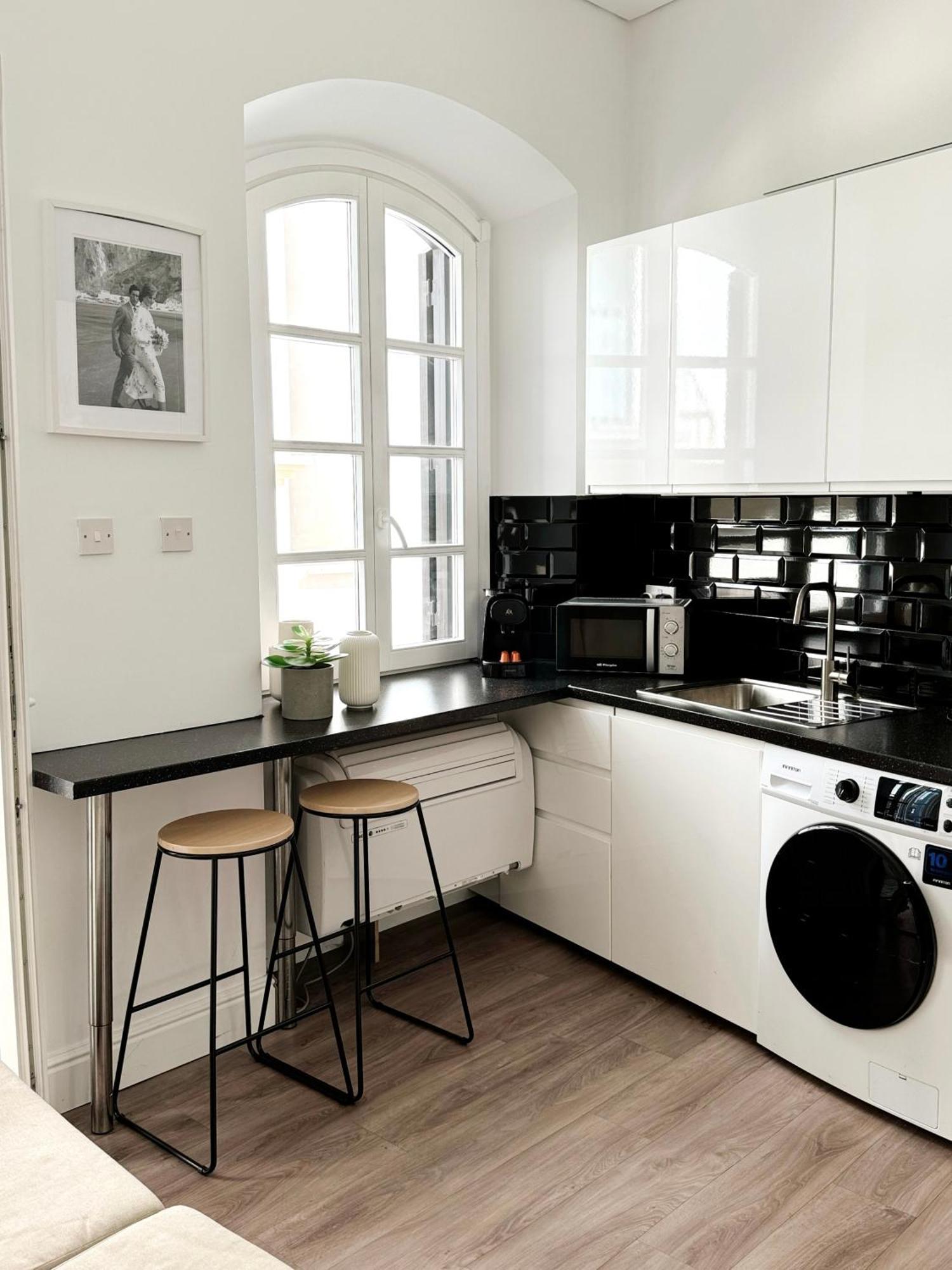 Fabulous City Centre Apartment - Grand Central House ジブラルタル エクステリア 写真
