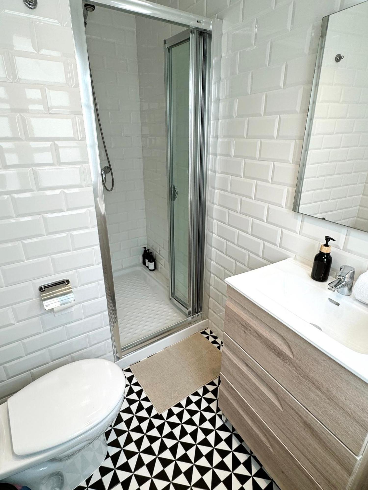 Fabulous City Centre Apartment - Grand Central House ジブラルタル エクステリア 写真