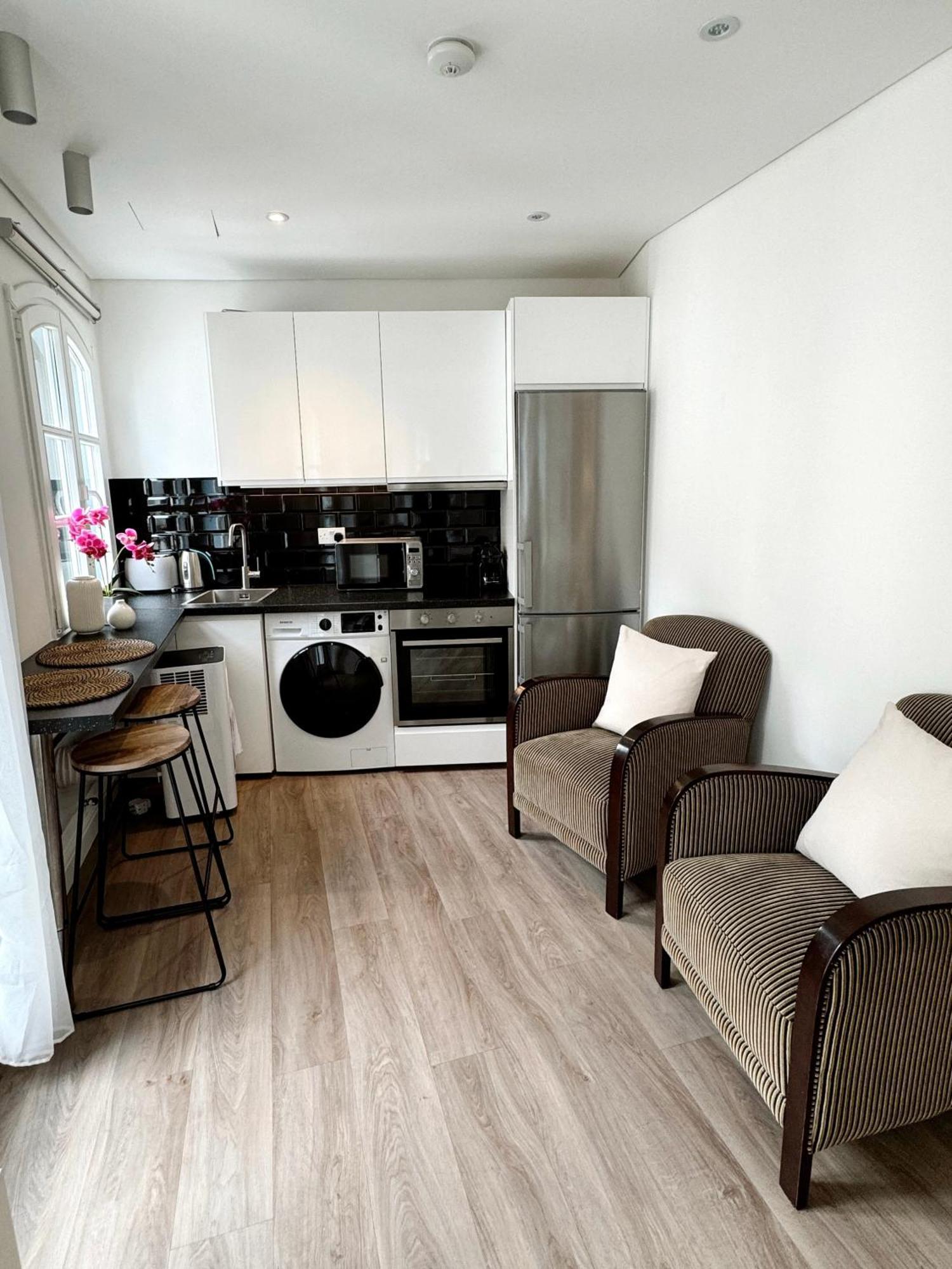 Fabulous City Centre Apartment - Grand Central House ジブラルタル エクステリア 写真