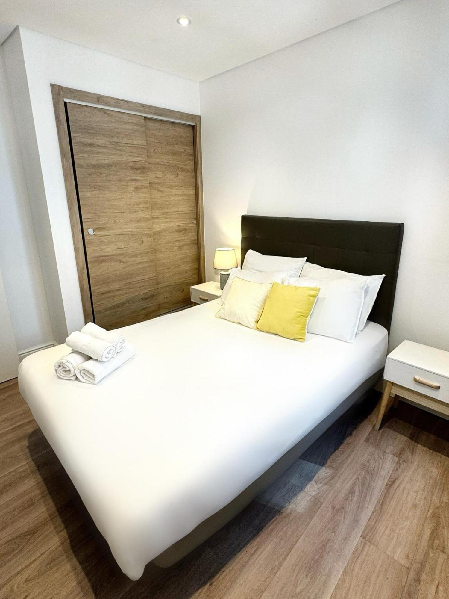 Fabulous City Centre Apartment - Grand Central House ジブラルタル エクステリア 写真