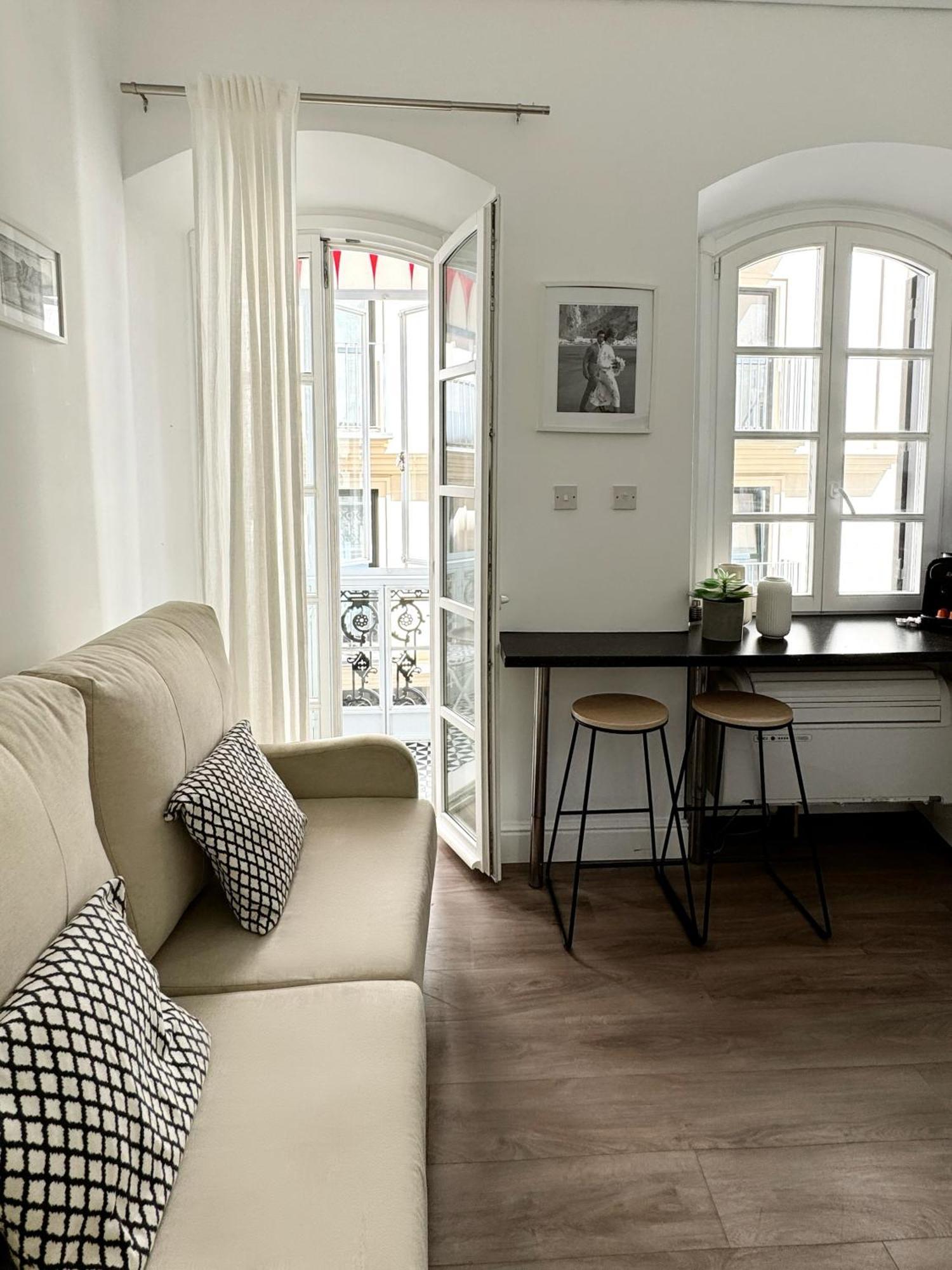 Fabulous City Centre Apartment - Grand Central House ジブラルタル エクステリア 写真