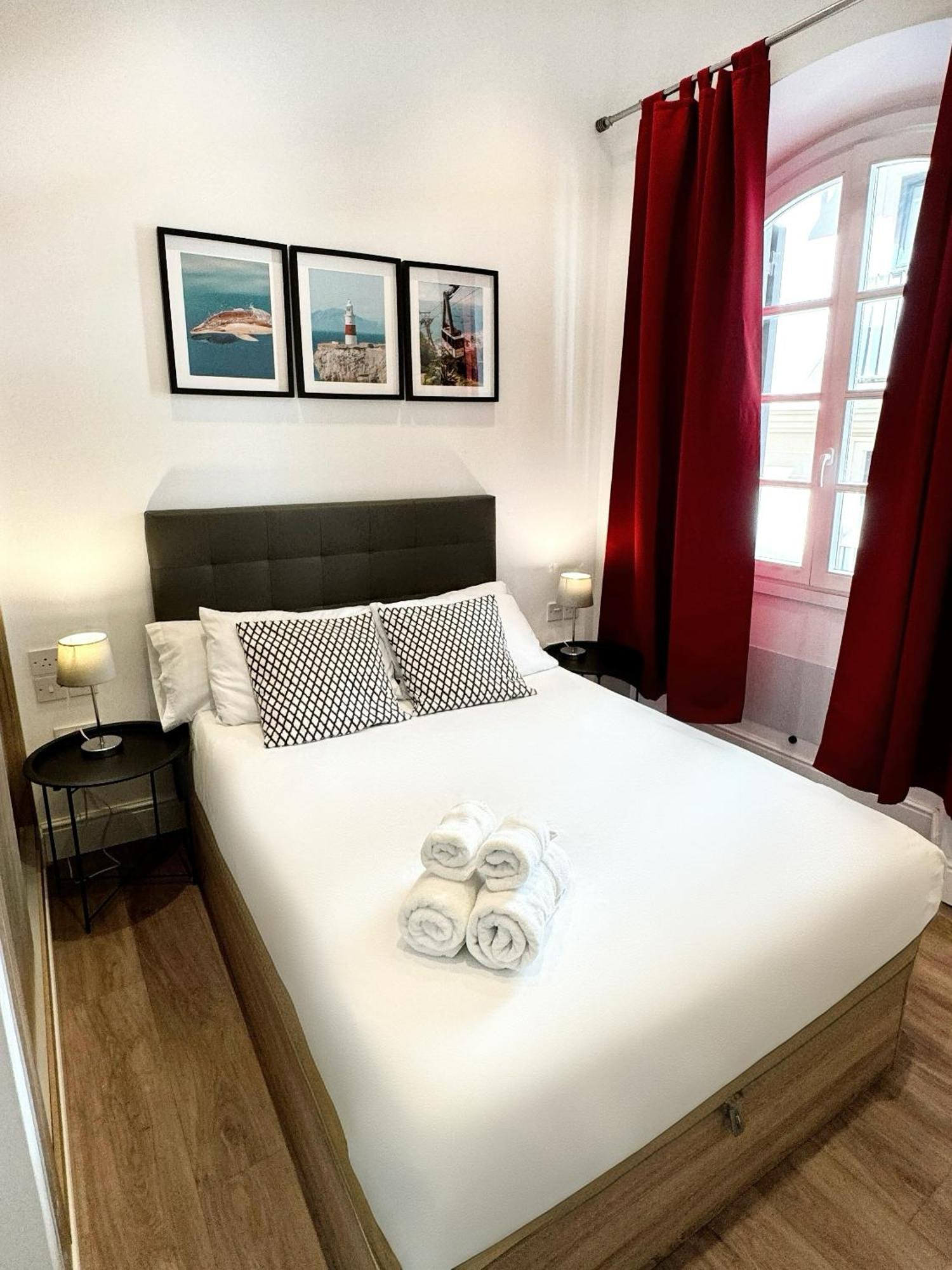 Fabulous City Centre Apartment - Grand Central House ジブラルタル エクステリア 写真